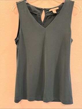 Banana Republic Sleeveless V-Neck Tank in Teal Green